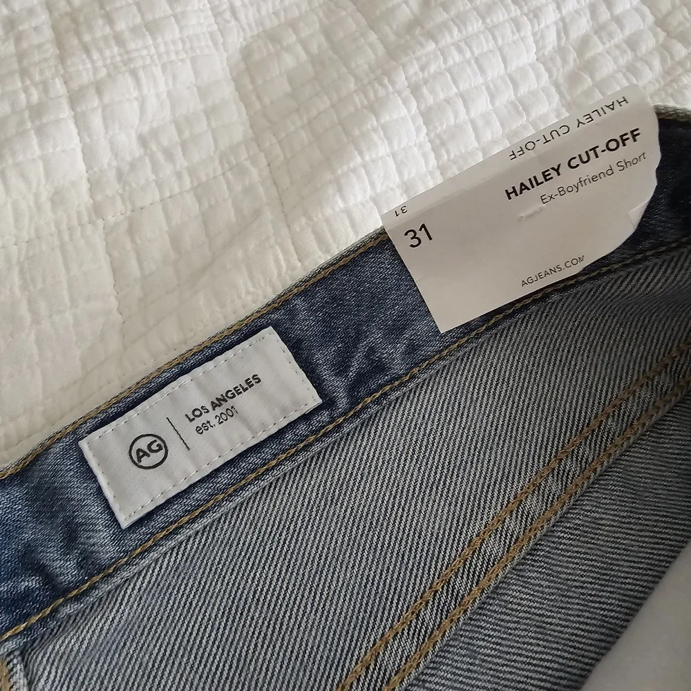 AG NWT Hailey Cutoff Shorts 31